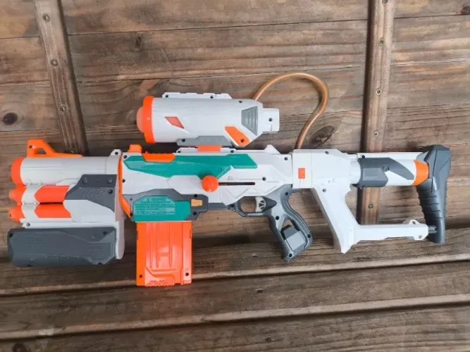 Nerf Modulus Tri-Strike Blaster, Mega Barrel, Rocket Launcher,1 foguete - pouco uso!