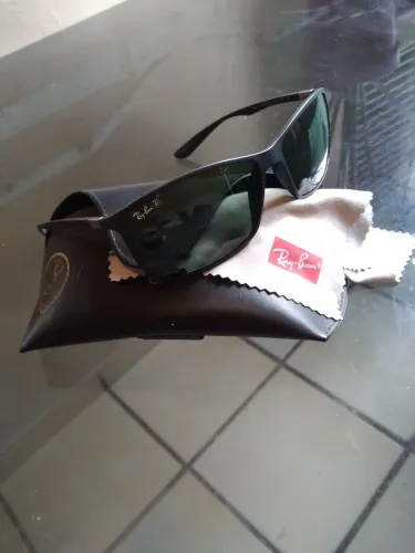 Óculos original novo sem uso marca Ray 