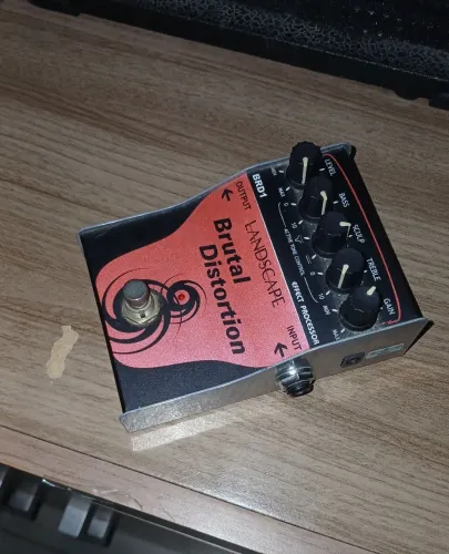 Pedal de Distorção pesada, ótimo para tocar gêneros pesados