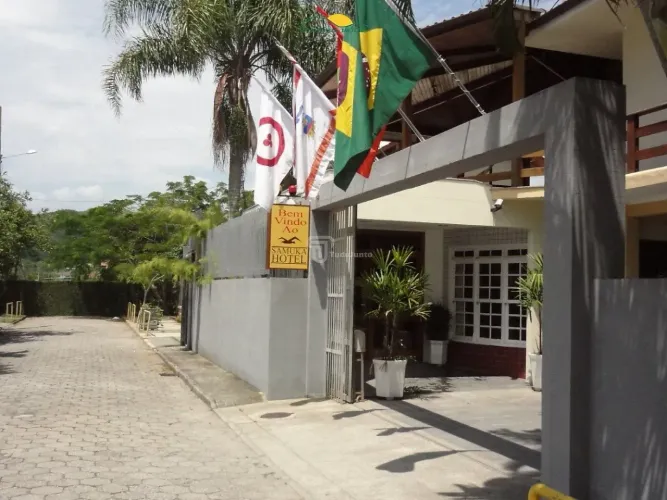 Hotel próximo a Lagoa e da Praia da Joaquina e Praia Mole, com 45 unidades habitacionais n