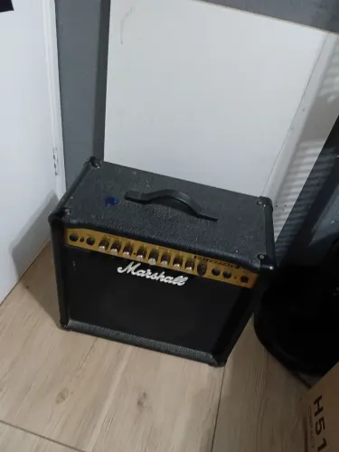 Amplificador marshall valvestate30w reverb de mola e distorção valvulada