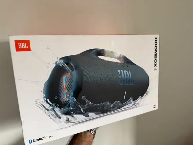 Jbl boombox 4 lacrada ?