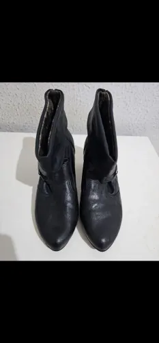 Bota Piccadilly