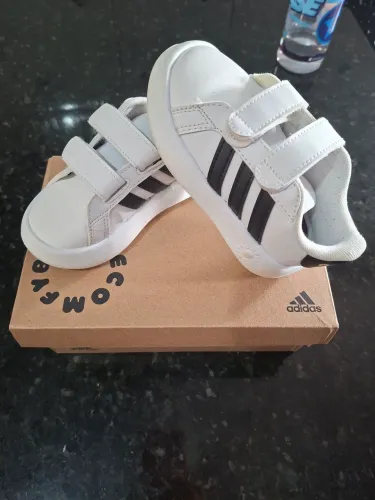 Tênis infantil Adidas original Tam 23