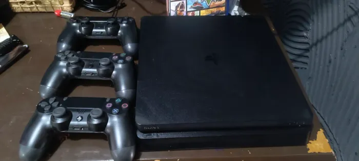 PlayStation 4 slim 1tera 