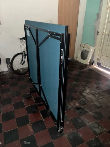 Mesa ping pong dobrável, ocupa muito pouco espaço 