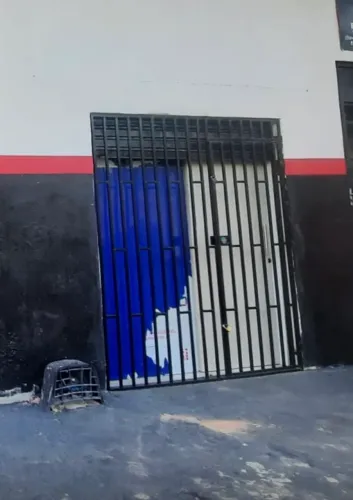 Grade com porta e fechadura