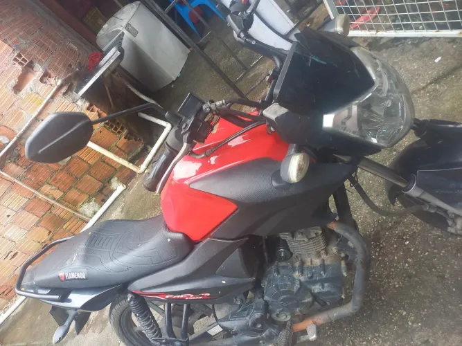 Vendo moto uma facto valor 10.000
