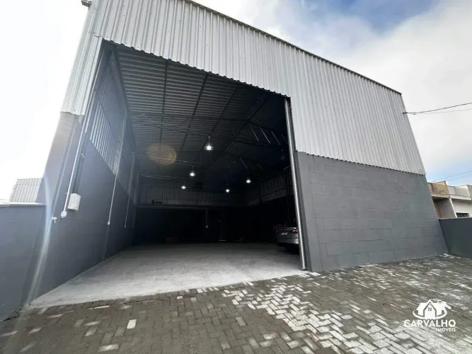 Galpão com 270 m2 construção com mezanino para locação em Itajuba Barra Velha acesso a BR-