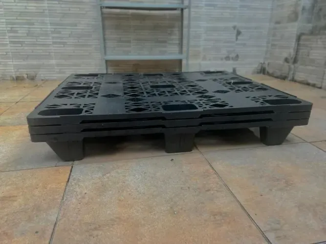 Pallet de Plástico Reforçado - Ideal para Estoque, Logística e Comércio