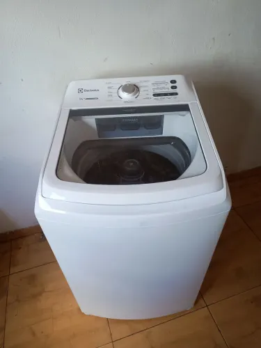 Máquina de lavar roupa Electrolux 14 kgs semi-nova funcionando perfeitamente bem