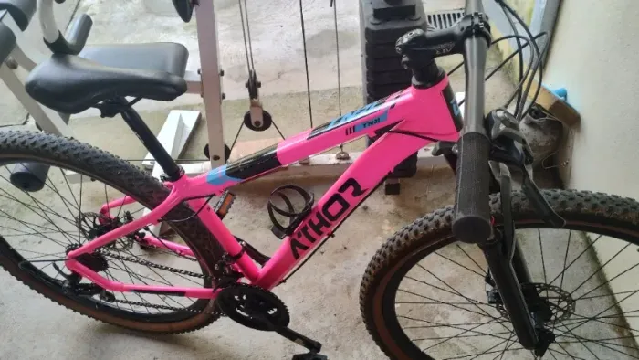 Bicicleta aro 29 ,um ano de uso valor 1000 Cel 38 9 *