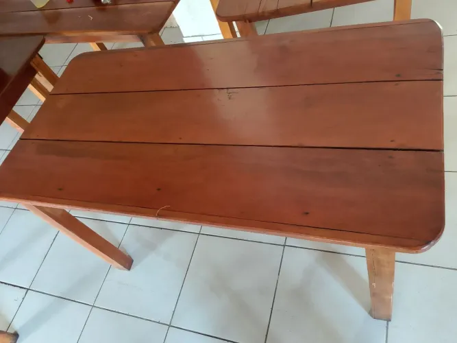 Vendo 5 jogos de mesas em madeira