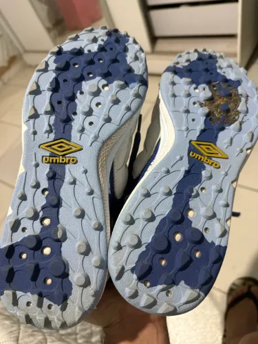 Vendo chuteira Umbro Master Class n43