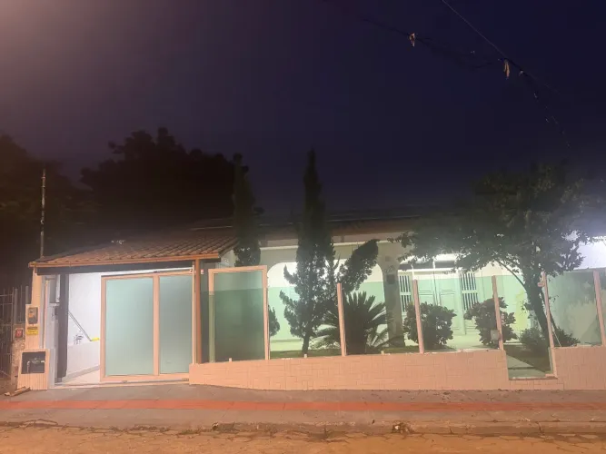 Casa com piscina na trindade 