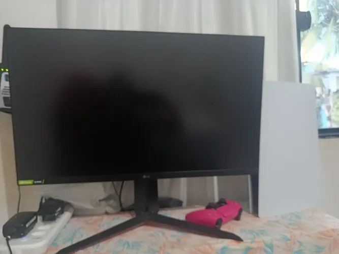 Ps5 e monitor de 27 polegadas  LG top um controle rosa tudo bom 
