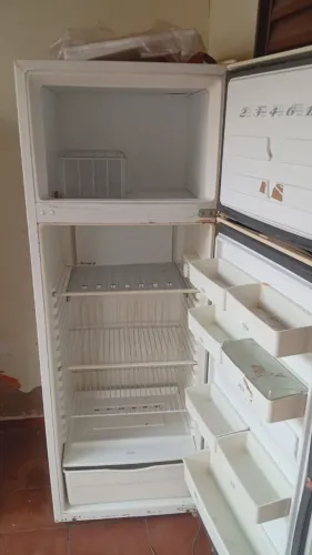Geladeira funcionando perfeitamente estar na fercal 1