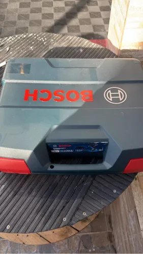 Parafusadeira Bosch 18v com duas baterias 600$