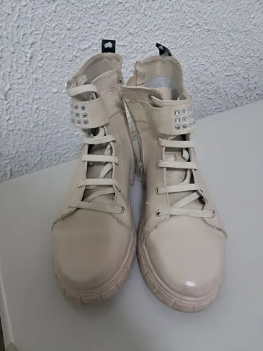 Bota Pampili