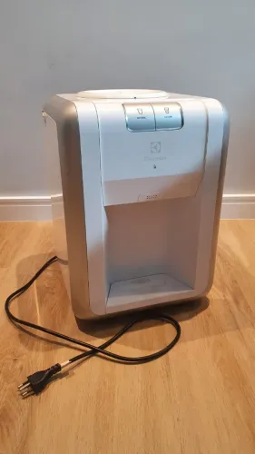 Gelagua de galão 220v Electrolux