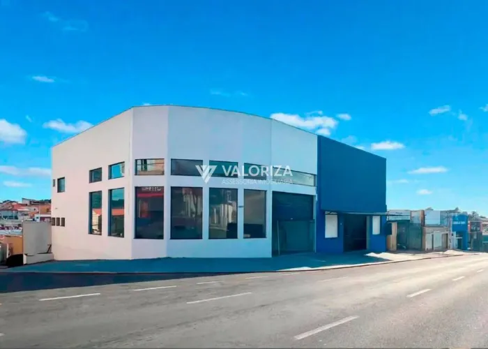 Galpão Comercial para Locação no Rio Acima, Votorantim, com 327 m², Mezanino e 4 Banheiros