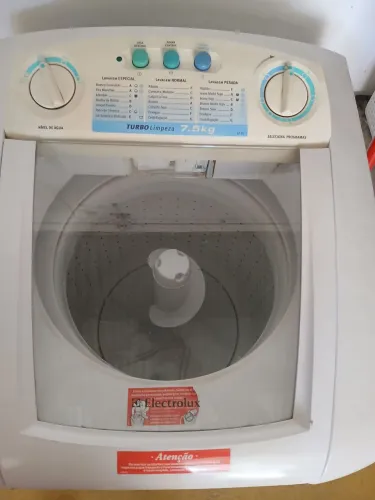 Vendo máquina de lavar, usada, esta com uma problema na hora do enxágue e centrifugacao