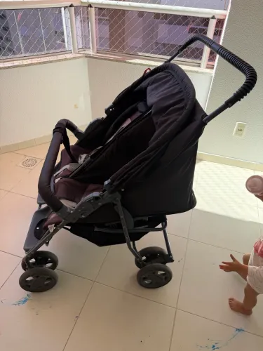 carrinho de bebê duplo