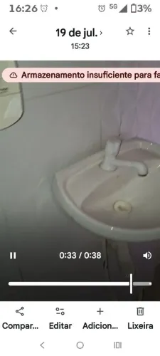 Vendo objetos de banheiro