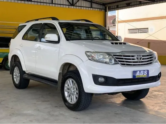 Toyota Hilux SW4 SRV D4-d 4X4 3.0 TDI Dies. AUT 2013