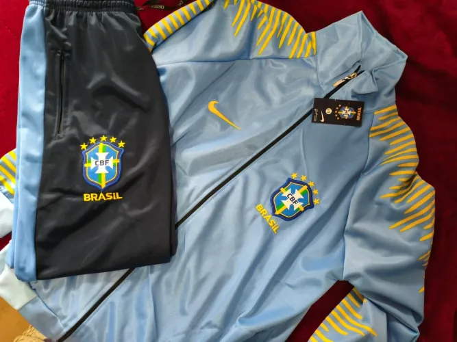 Conjunto da seleção brasileira azul