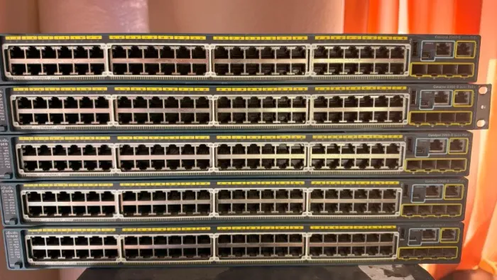 Switch Cisco Catalyst 2960-S PoE+  4 portas SFP