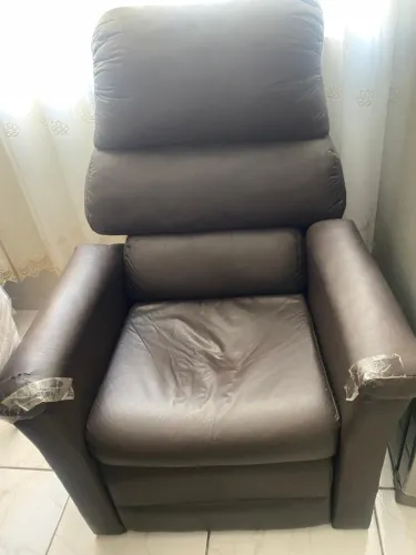 Vendo Poltrona de Couro inclinável