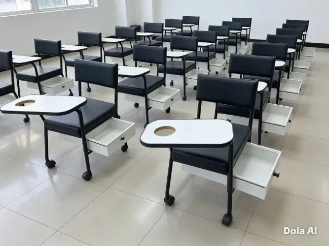 Cirandinha para manicure em bom estado.
