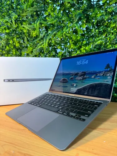 MacBook Air 2020 A2337  Chip M1 Cor Space Grey   8GB RAM  512GB SSD  13.3 