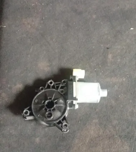 Motor elevador porta traseira esquerda Kia cerato 20