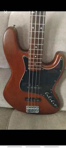 Squier Fender Standard Jazz Bass
