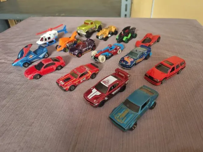 Lote de carrinhos hotwheels usados