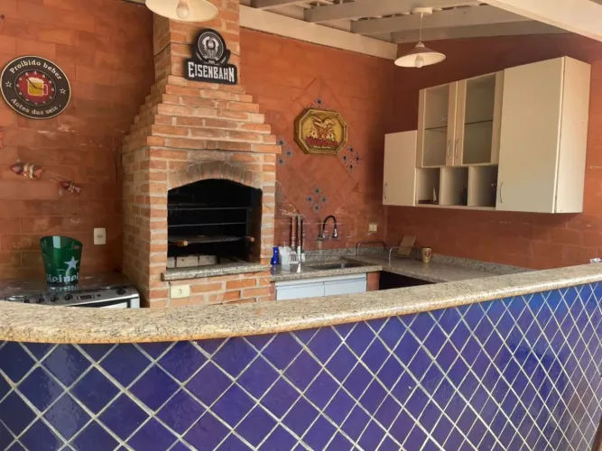 Casa de 253m² com piscina para locação - Parque Residencial Lagoinha