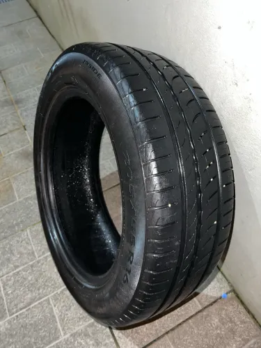 ? 4 Pneus Pirelli Cinturato P1 205/55 R16
