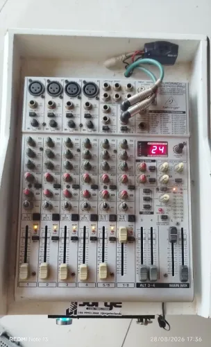 Mesa de Som Behringer Eurorack UB1204FX-PRO