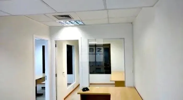 Sala Comercial à Venda na Barra Funda, São Paulo-SP: 2 Salas, 1 Banheiro e 1 Vaga de Garag