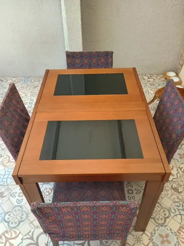 Mesa extensível de madeira Imbuia (4 cadeiras de brinde)