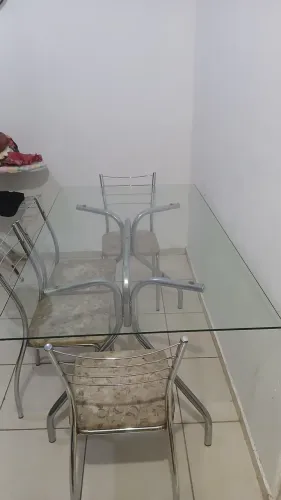 MESA DE TAMPO DE VIDRO COM 6 LUGARES