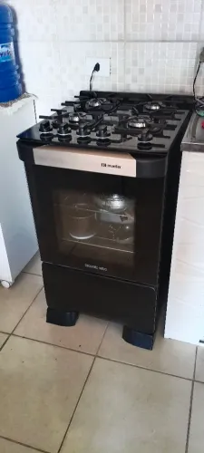 Vende se fogão Muller tampa de vidro ,preto.pouco usado,, engradados que se move..