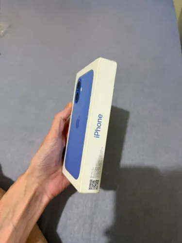 Caixa iPhone 16 ultramarino 128gb
