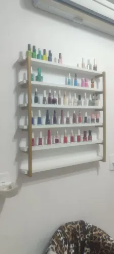 Mesa de manicure e expositor