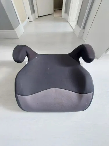 Cadeirinha de carro para crianca de 15 a 36 kilos.