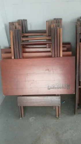 Jogo de mesa com cadeiras