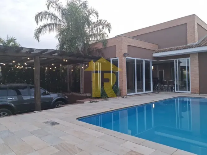 Casa em condomínio: 3 quartos, 3 suítes, 2 salas, 4 banheiros, 4 vagas na cidade de Mendon