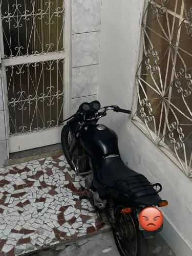 Moto boa pra trabalhar uso de trabalho doc na mão tem q troca só a roda de trás 
